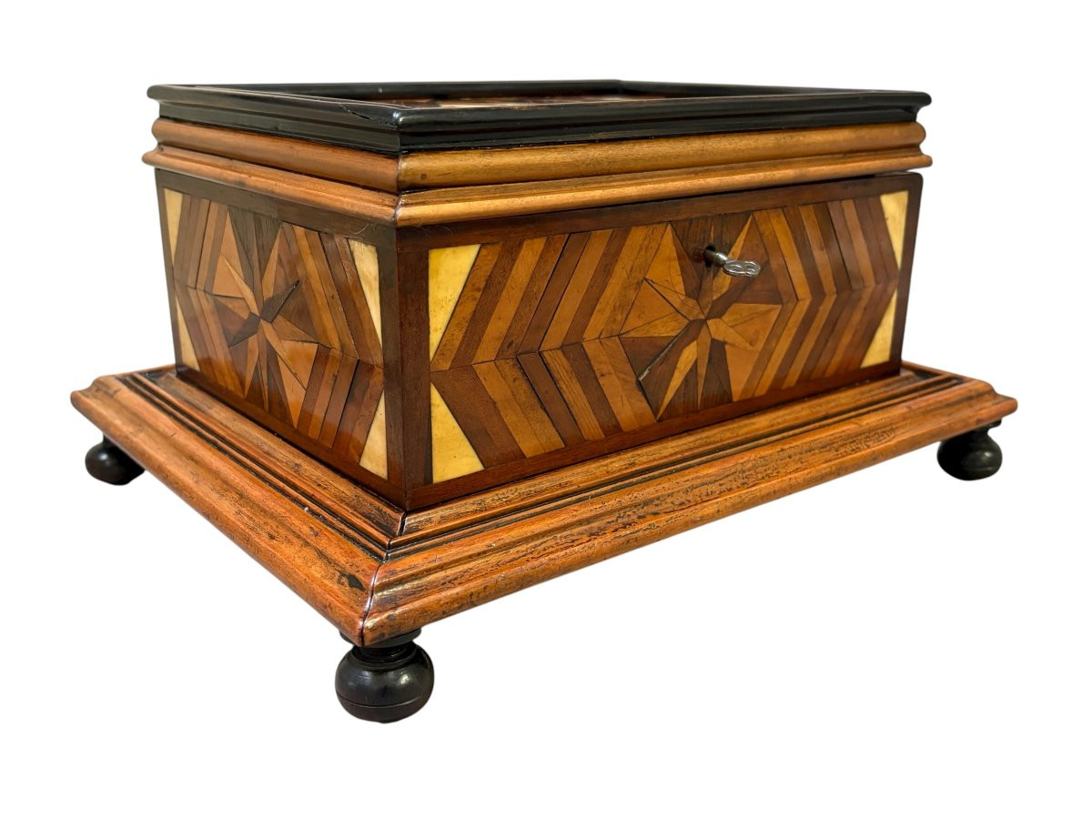 Belle boîte à cigares en parquet, début XIXe siècle.-photo-1