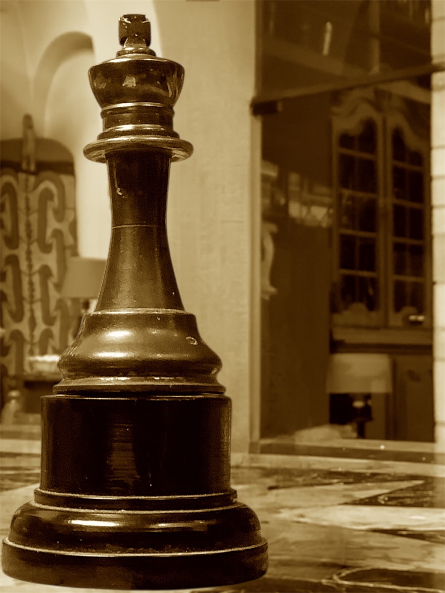Trophée d’echecs representant le roi en argent 