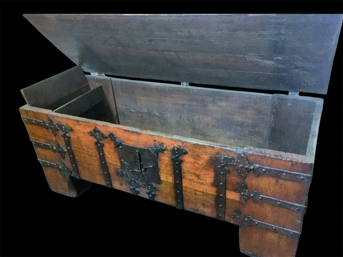 Grand coffre Gothique en chêne vers 1530  largeur 177 cm -photo-2