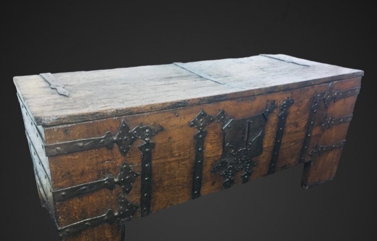 Grand coffre Gothique en chêne vers 1530  largeur 177 cm -photo-4