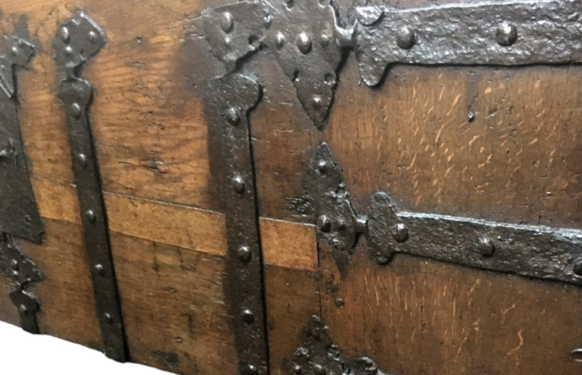 Grand coffre Gothique en chêne vers 1530  largeur 177 cm -photo-3