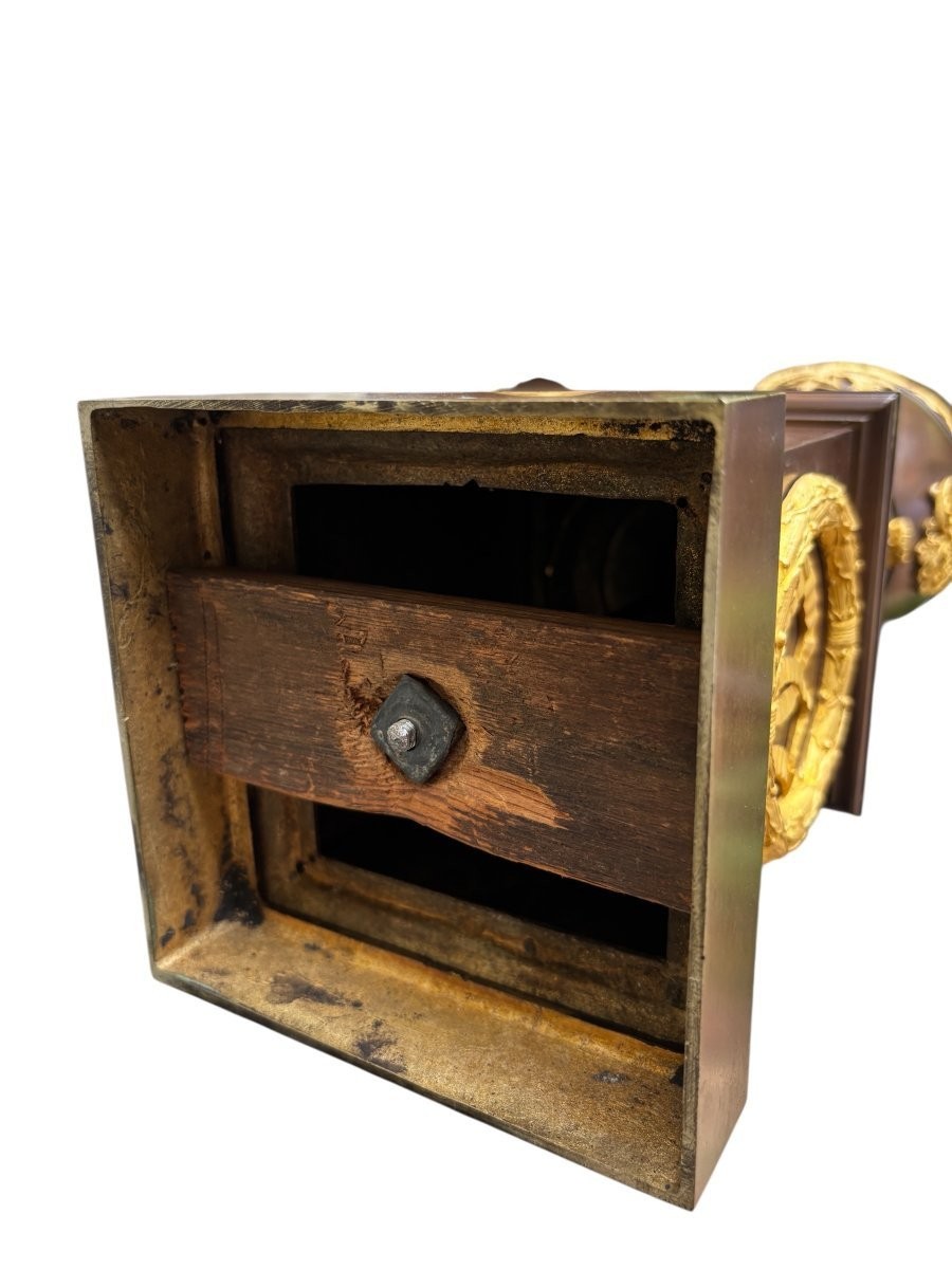 Paire de grandes cassolettes Empire en bronze doré / patiné 19ème.-photo-7