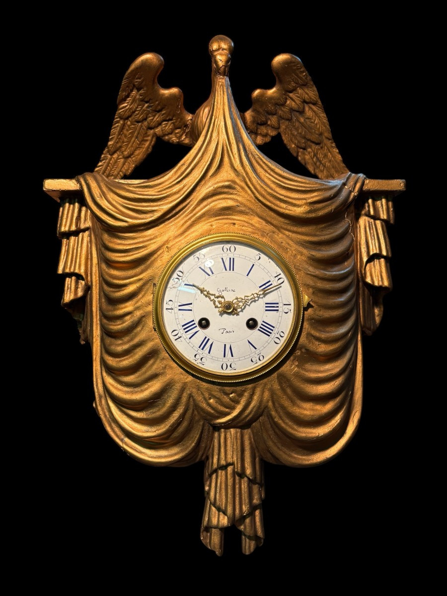 Elegant Cartel Clock With Eagle And Draperies In Gilt Wood, 19th Century