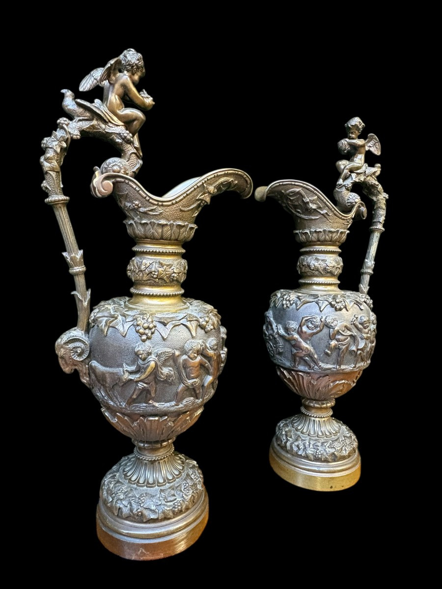 Paire de vases en bronze du XIXe siècle.