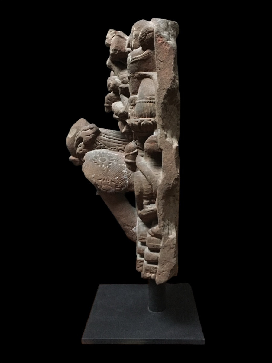 Un fragment architectural de temple datant du Moyen Âge -photo-2