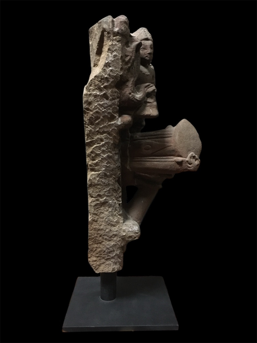 Un fragment architectural de temple datant du Moyen Âge -photo-4