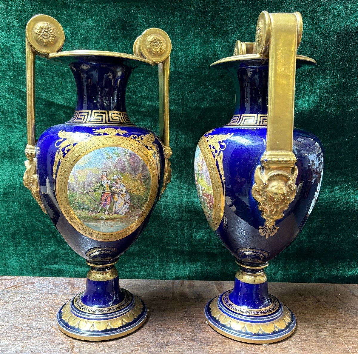 Paire De Beaux Vases De Style Empire En Porcelaine De Sèvres, 20ème.-photo-2