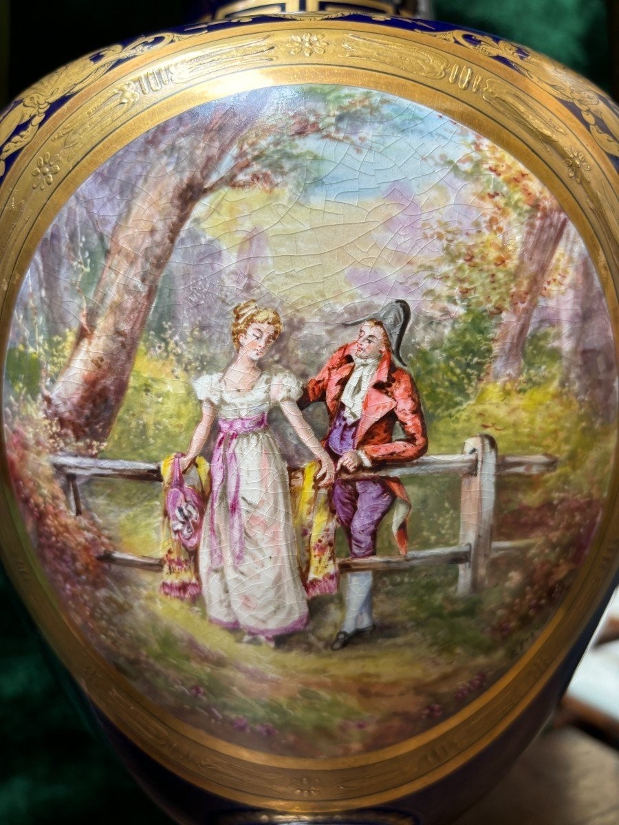 Paire De Beaux Vases De Style Empire En Porcelaine De Sèvres, 20ème.-photo-1