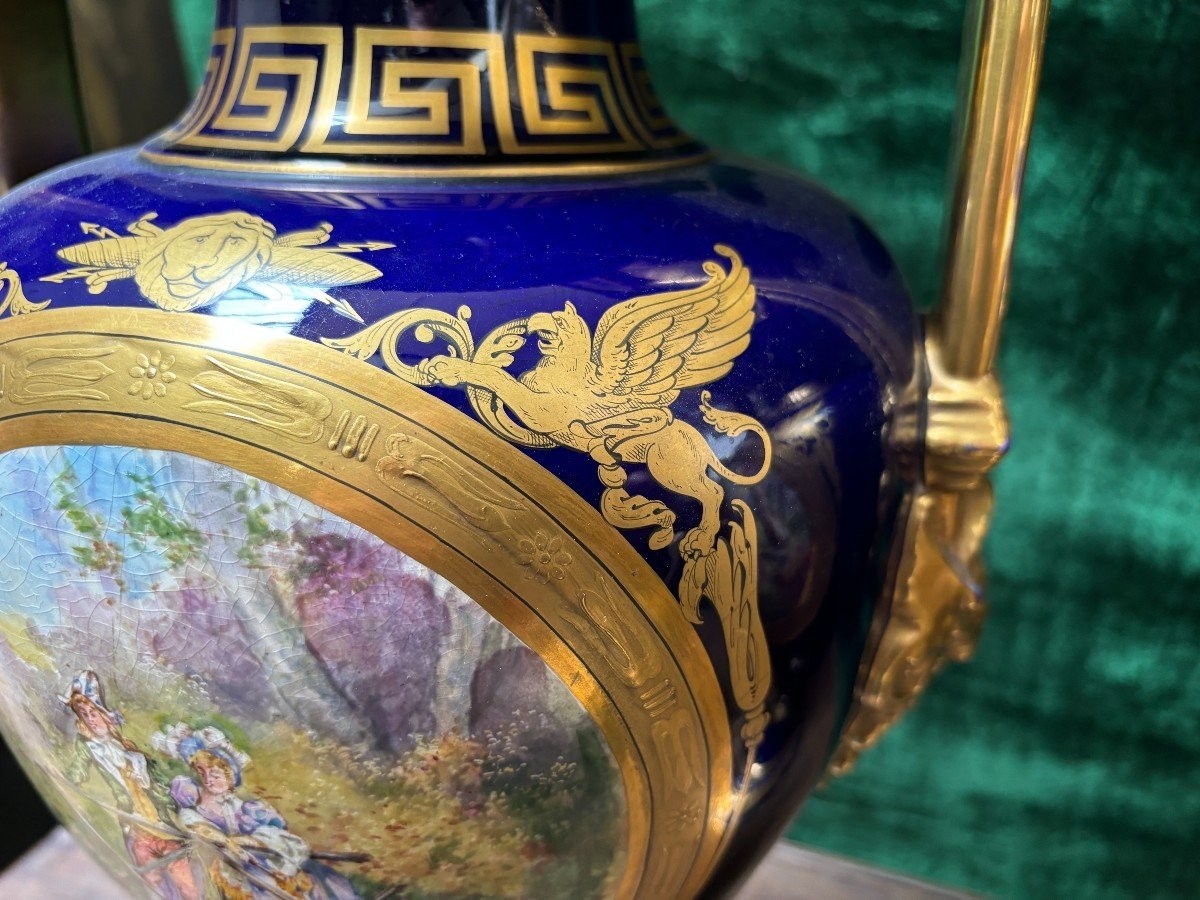 Paire De Beaux Vases De Style Empire En Porcelaine De Sèvres, 20ème.-photo-4