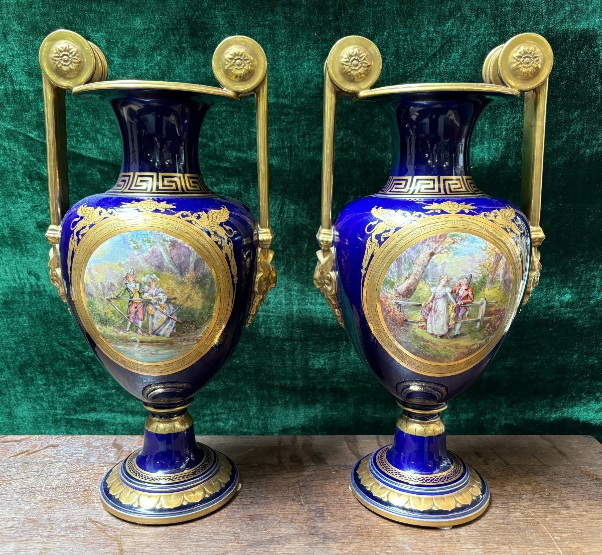 Paire De Beaux Vases De Style Empire En Porcelaine De Sèvres, 20ème.-photo-8