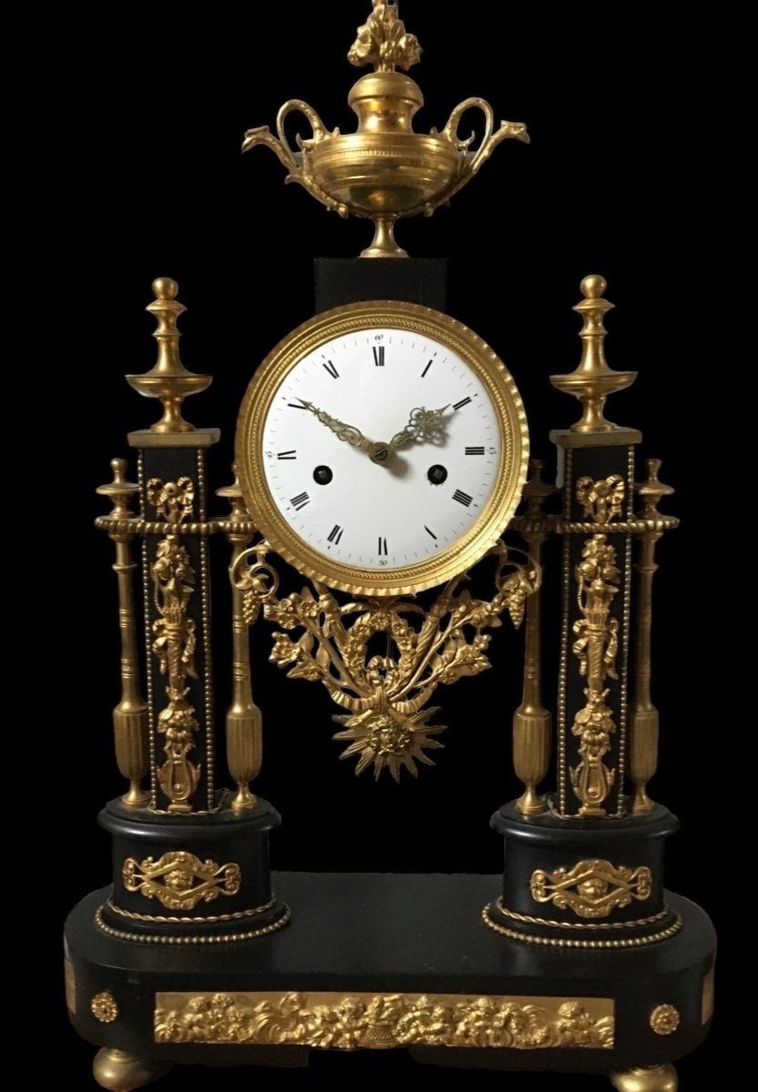 A Very Elegant Louis XVI Period Clock -photo-2
