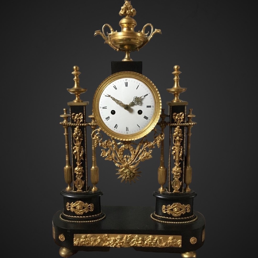 A Very Elegant Louis XVI Period Clock -photo-5