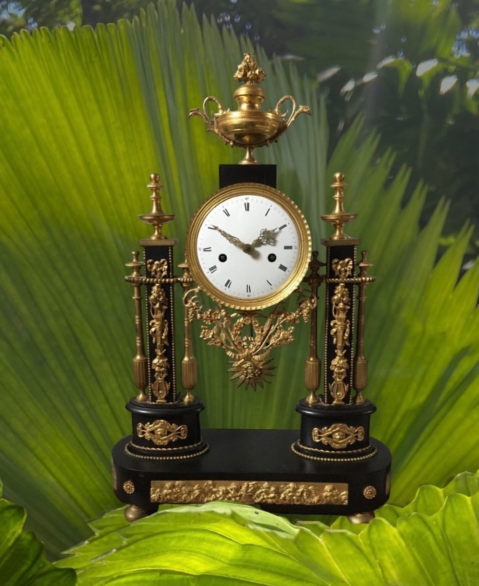 A Very Elegant Louis XVI Period Clock -photo-6