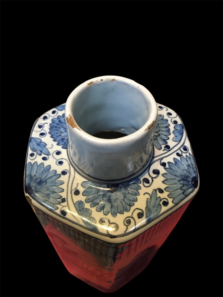 18th Century Delft Vase In White And Blue Earthenware -photo-4