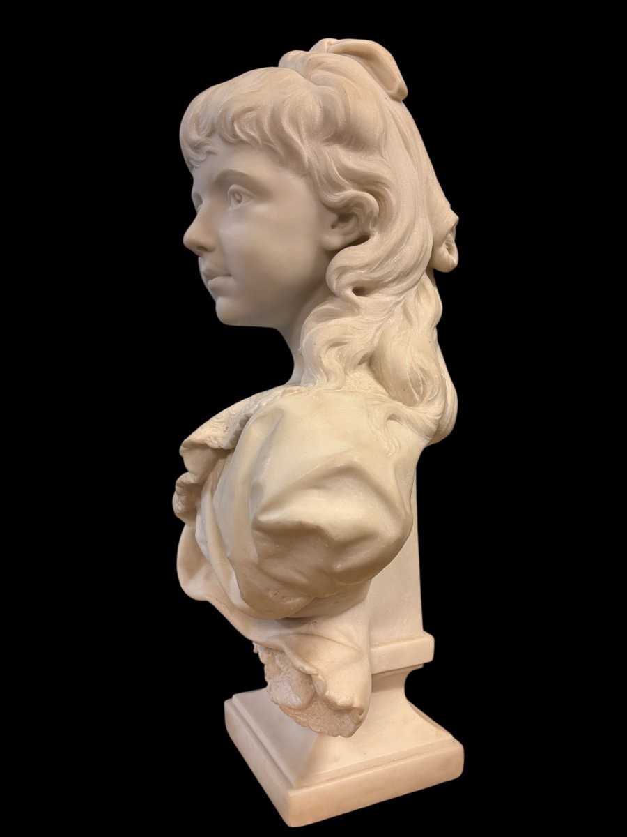 Elegant 19th-century Carrara Marble Sculpture Of A Young Girl-photo-3