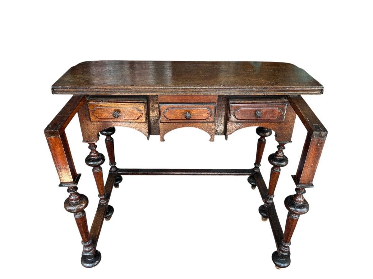 17th Century Folding Walnut Table.-photo-5