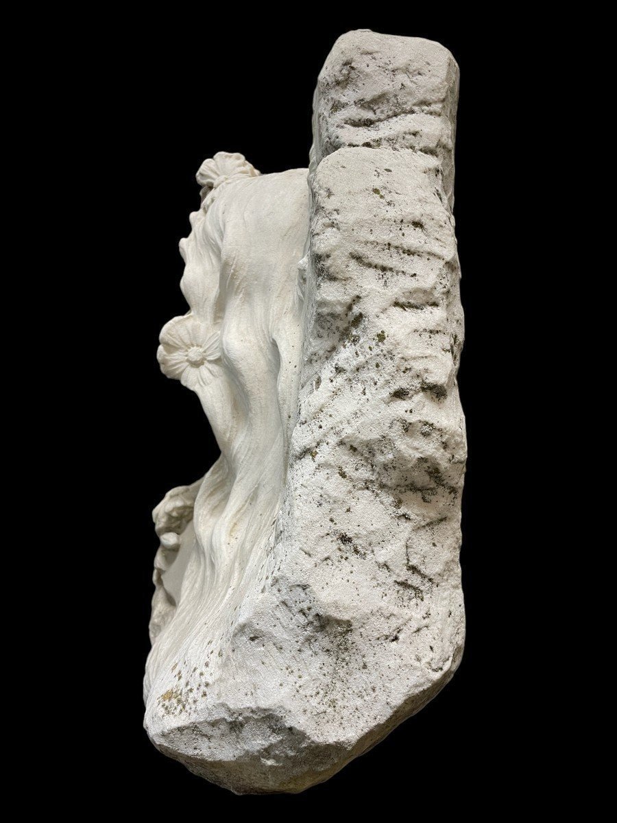Sculpture Art Nouveau En Marbre Blanc Représentant Une Jeune Femme.-photo-2