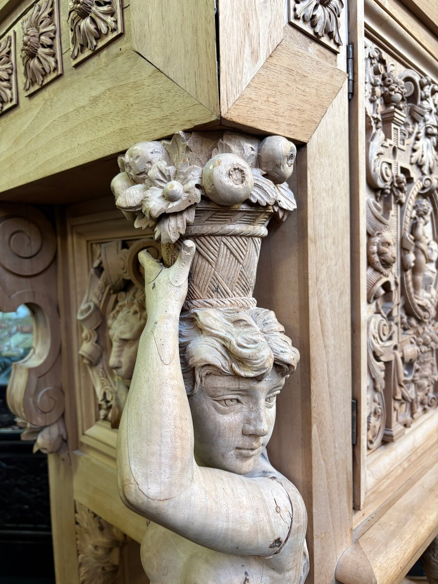 Meuble spécial de style Renaissance en noyer, XIXe siècle.-photo-4