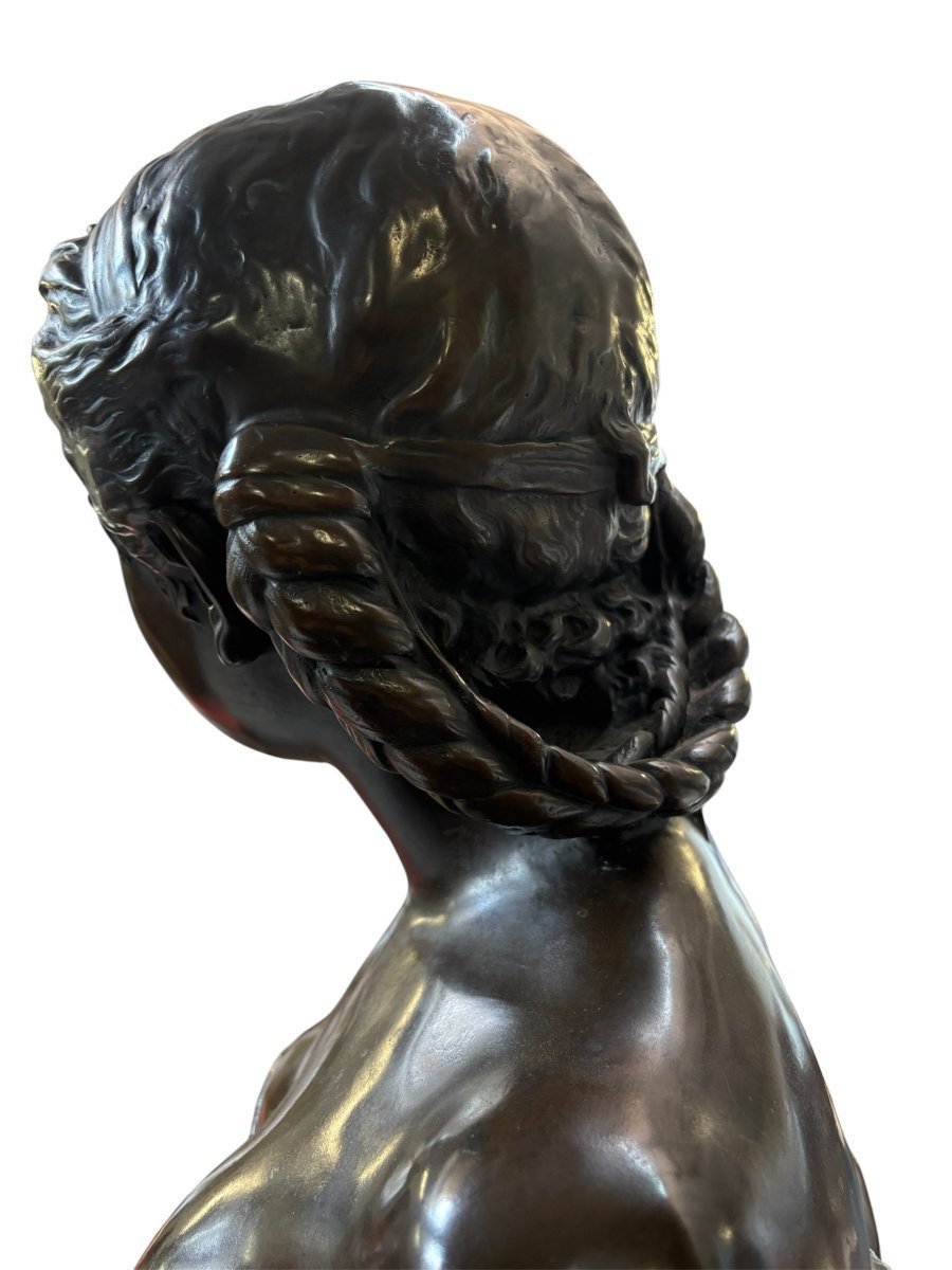 Grand buste élégant « jeune femme à l'oiseau » en bronze 19ème. (68 cm)-photo-4