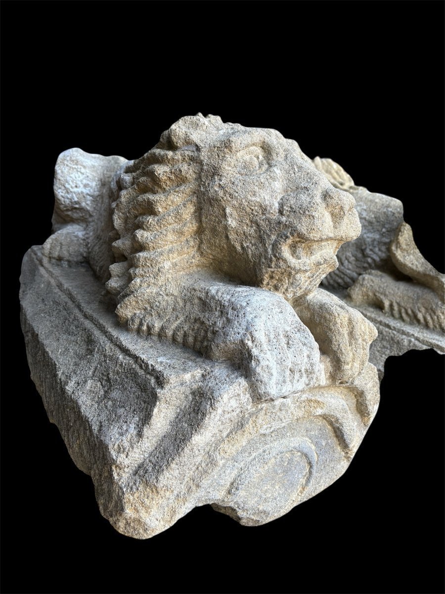 Paire de sculptures « lions couchés » en pierre de France du XVIIe siècle.-photo-3