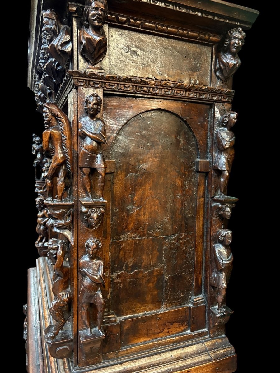 Meuble Italien d'époque Renaissance en noyer du XVIe siècle.-photo-3