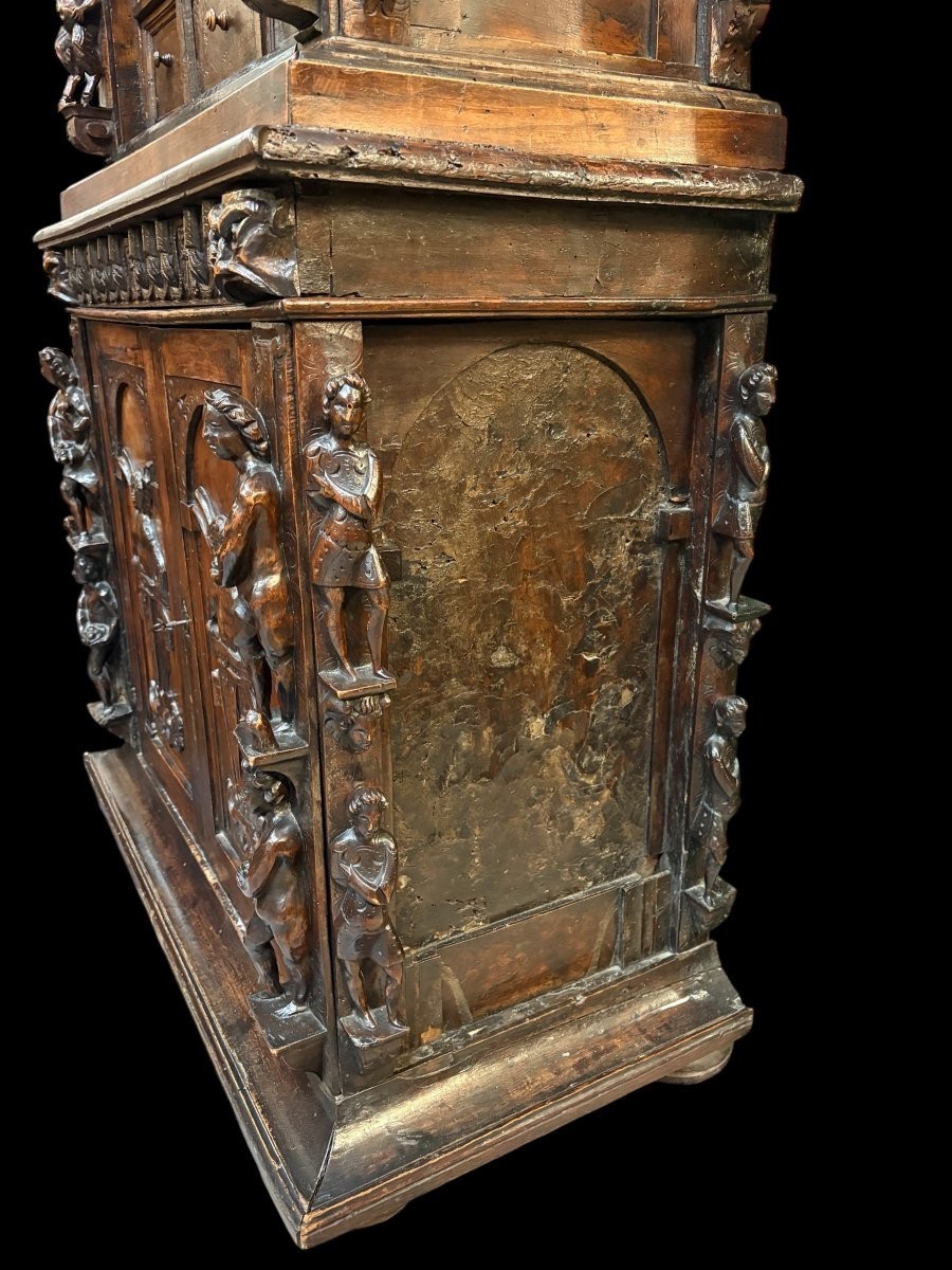 Meuble Italien d'époque Renaissance en noyer du XVIe siècle.-photo-4