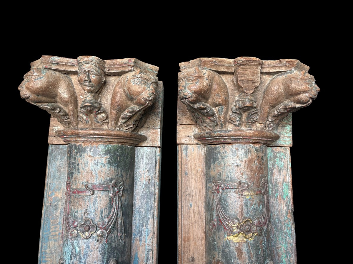 Une paire de grandes colonnes décoratives en bois avec chapiteaux 19ème.-photo-3