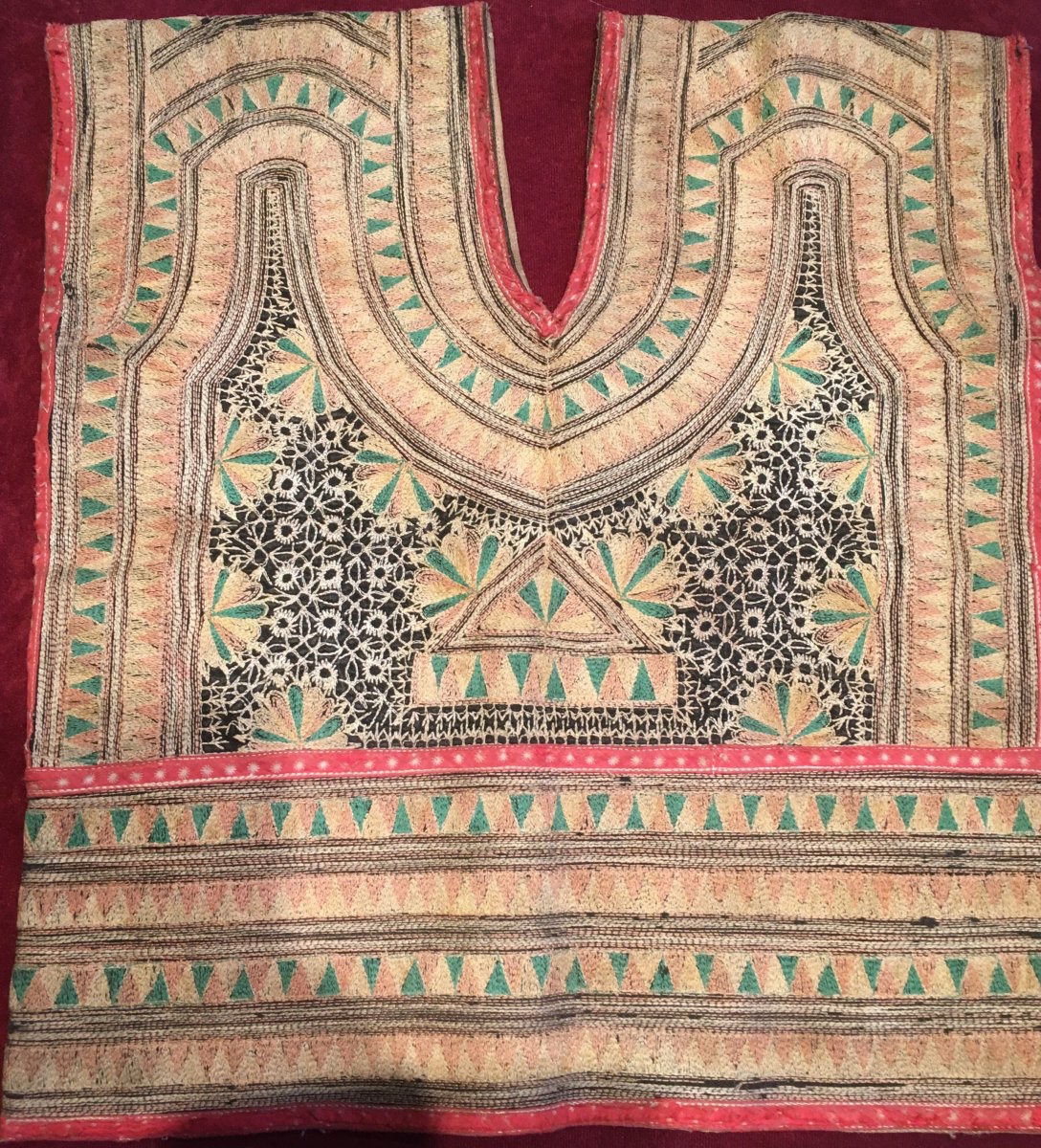A Beautiful 19th Century Children's Garment-photo-8