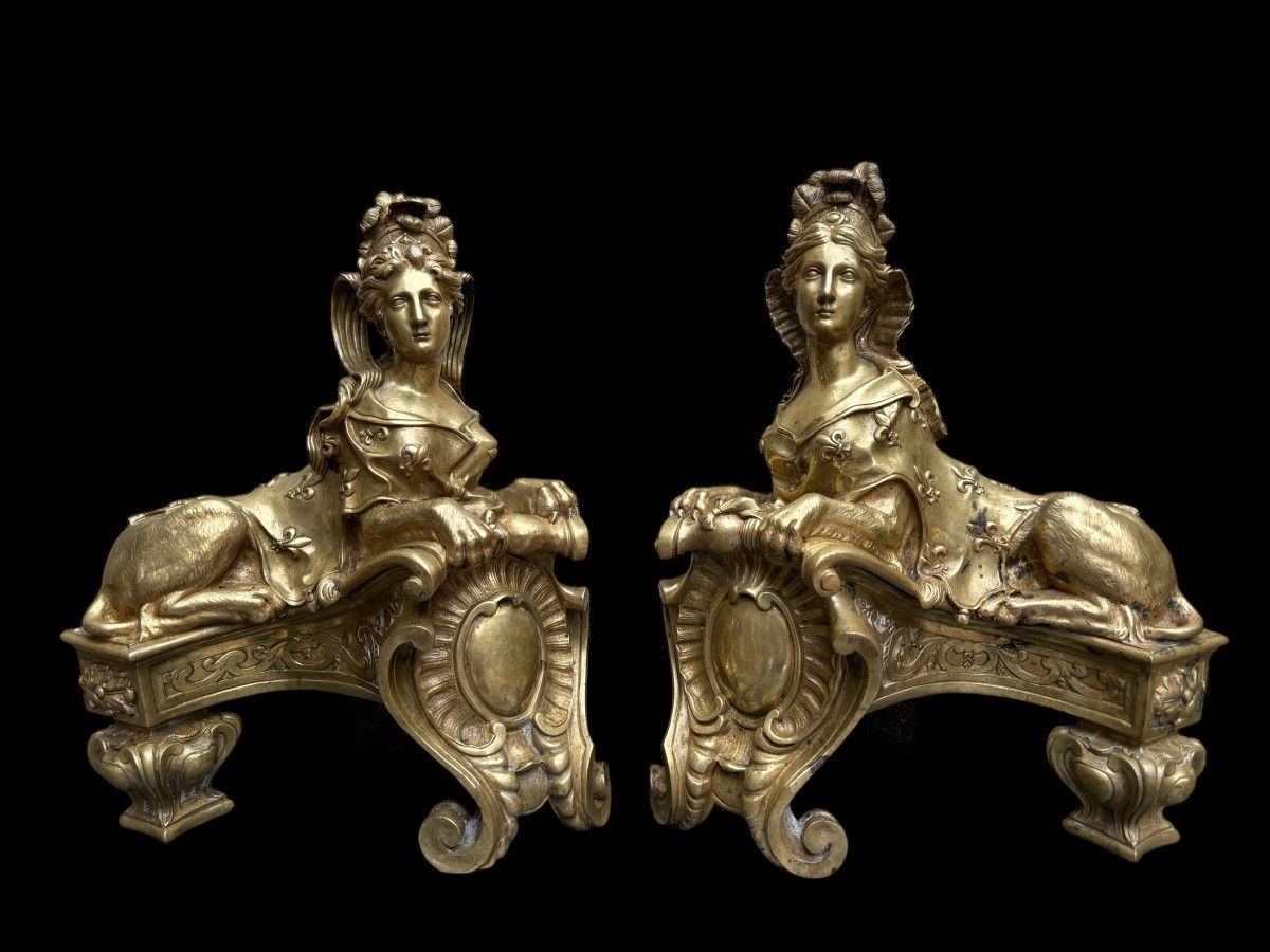 Paire de grands chenets " Sphinx" en bronze Régence 19ème.
