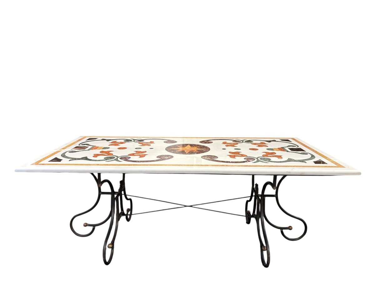 Grande table décorative avec plateau en marbre incrusté, XXe siècle.-photo-2