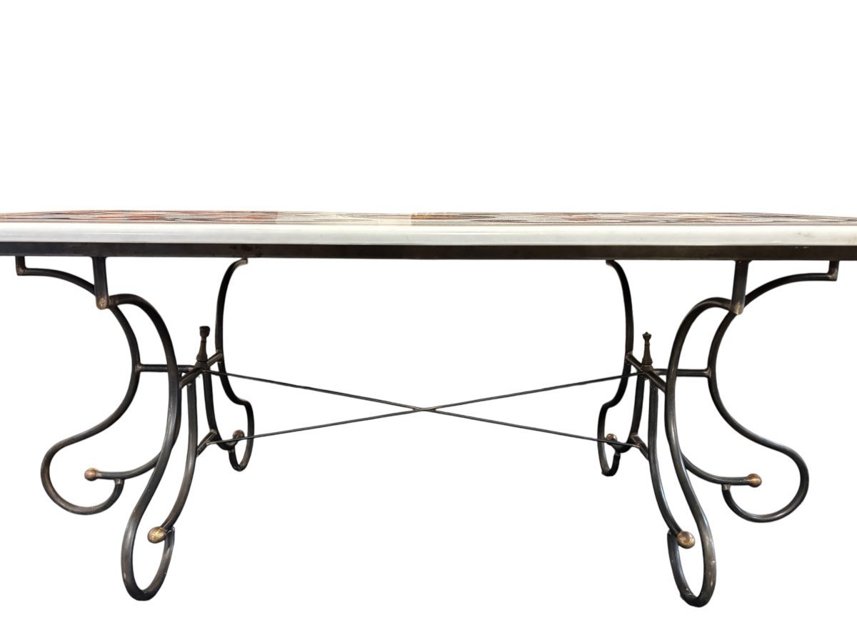 Grande table décorative avec plateau en marbre incrusté, XXe siècle.-photo-2