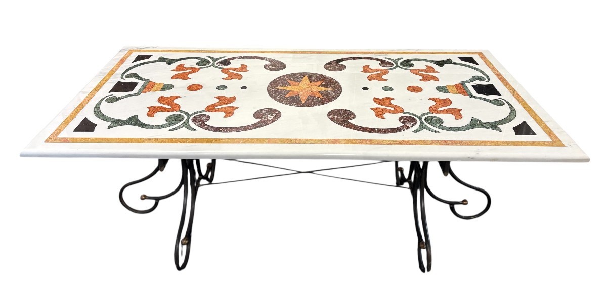 Grande table décorative avec plateau en marbre incrusté, XXe siècle.-photo-7