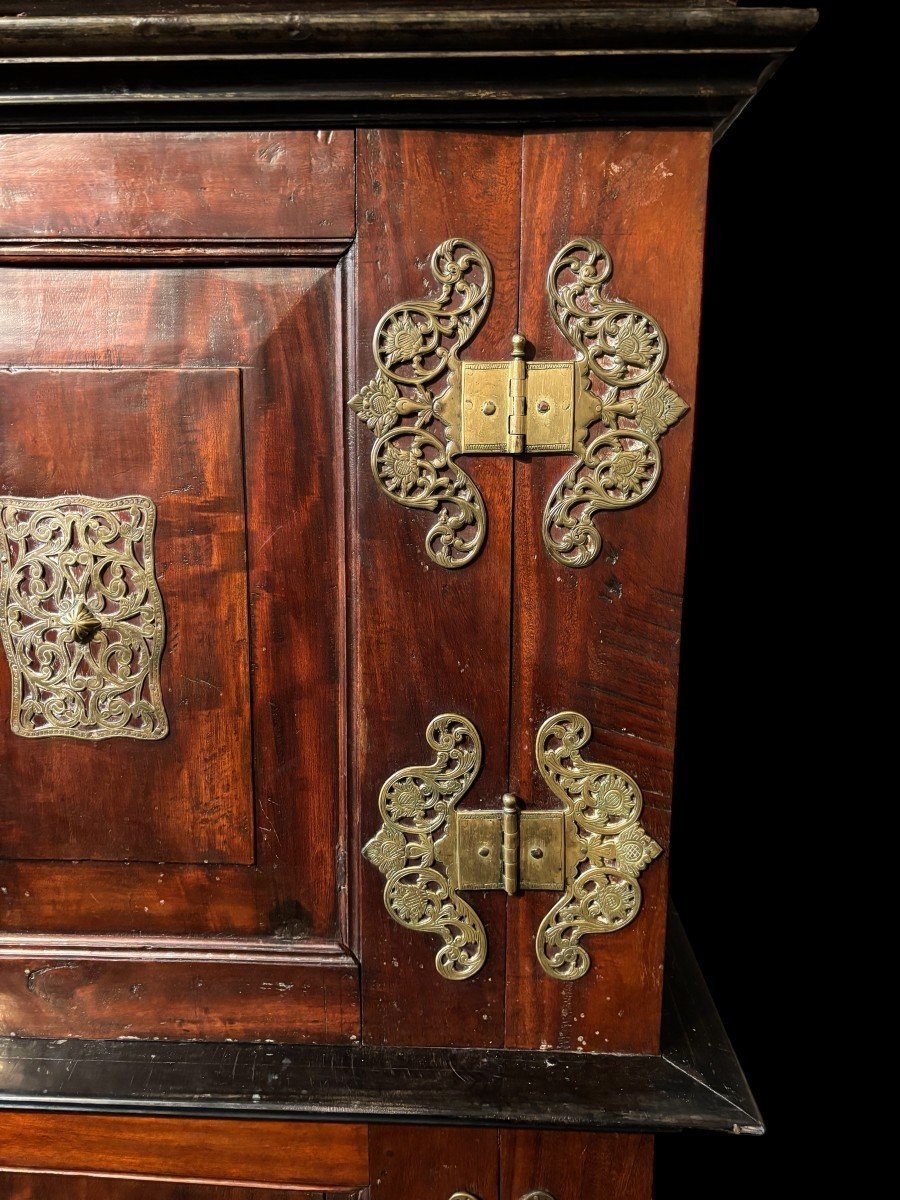 Meuble 4 portes Colonial avec ferrures en bronze 18ème.-photo-6