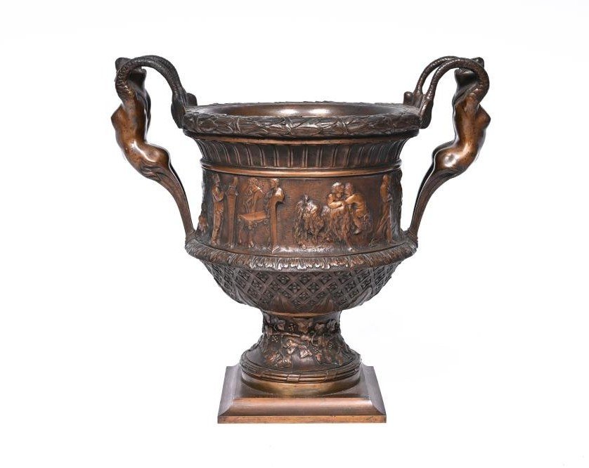 Grand vase " Médicis " en bronze patiné brun avec un cortège de Bacchus 19ème.
