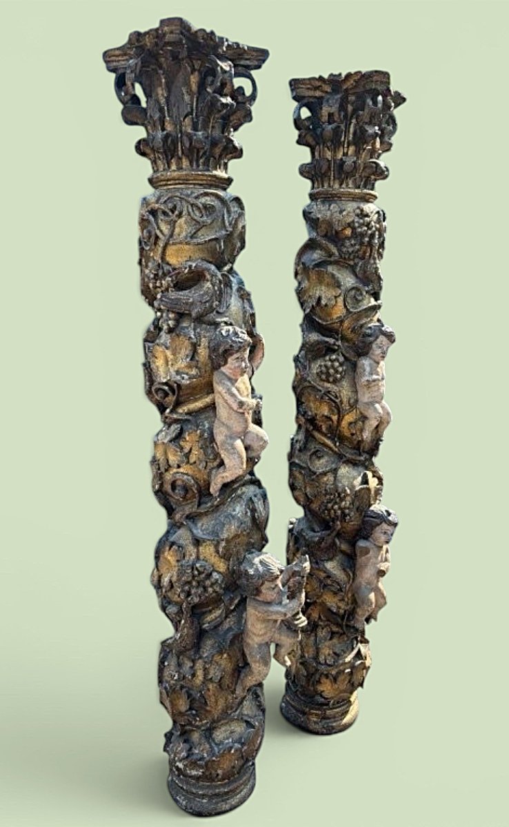 Paire De Grandes Colonnes Tournées Avec Chapiteaux 17ème Siècle.