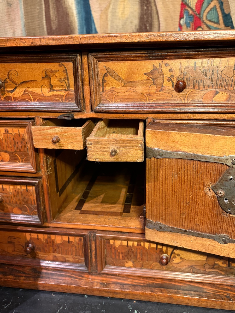 Small 17th-century Inlaid Travel Cabinet -photo-3