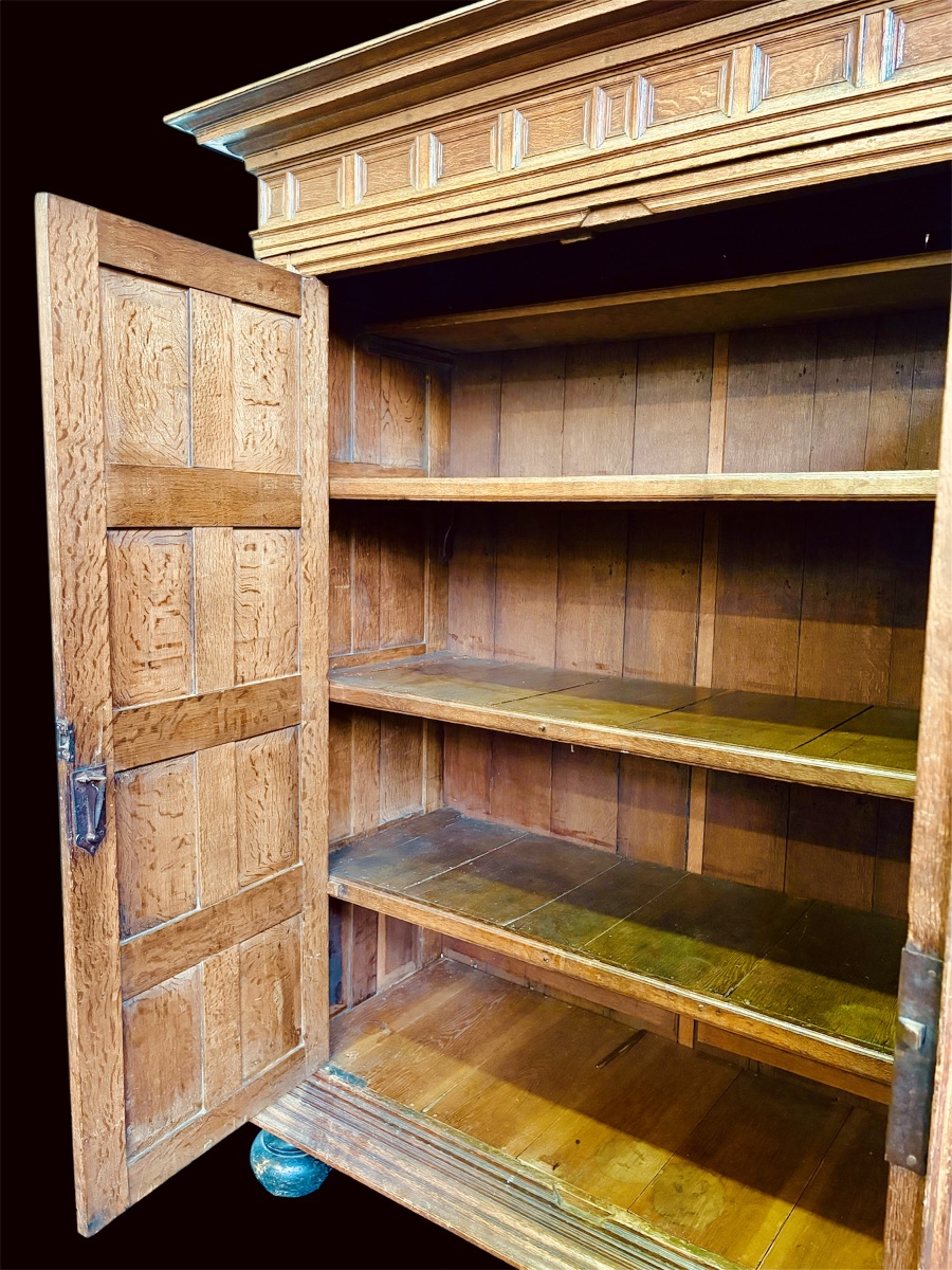 Early 17th-century Paneled Cabinet From The Netherlands -photo-3