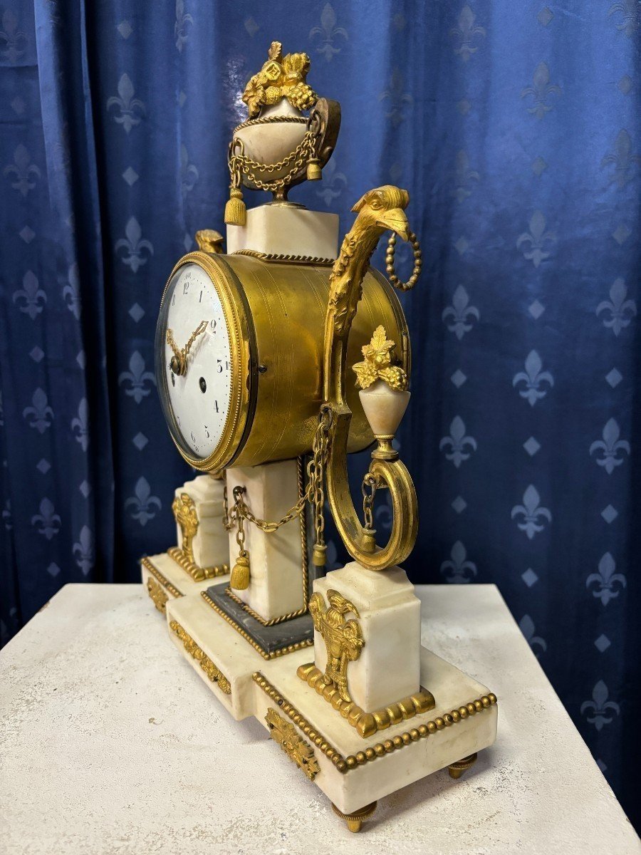 Elegant 18th-century Louis XVI-style Clock.-photo-4