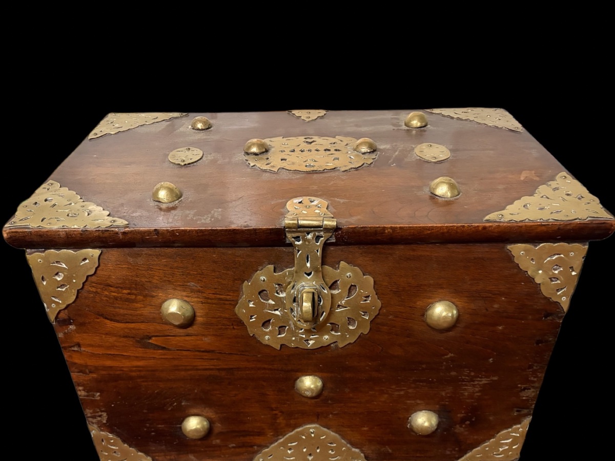 Petite coffre colonial en teck de la V.O.C.du XVIIIe siècle 