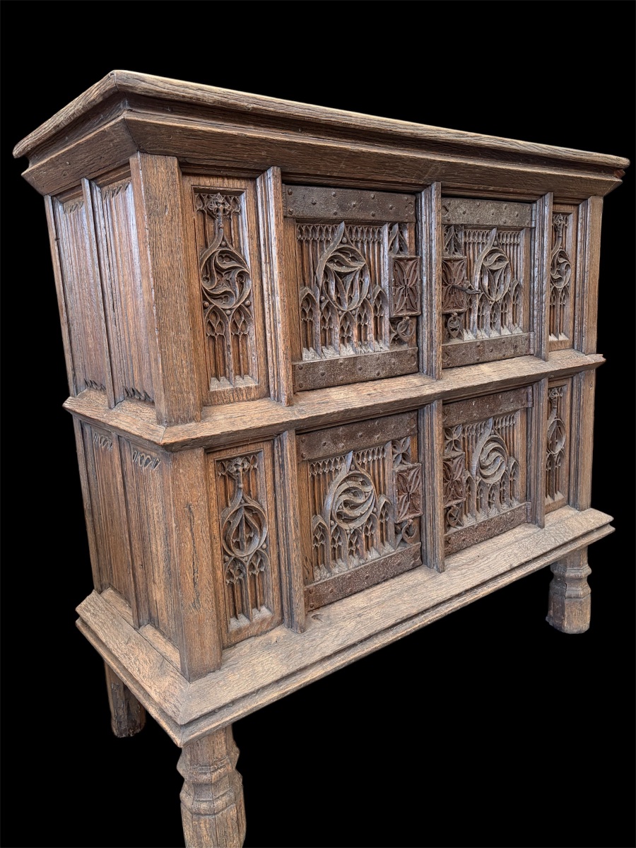 16th-century Gothic Oak Cabinet -photo-2