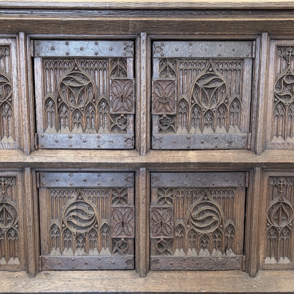 16th-century Gothic Oak Cabinet -photo-2