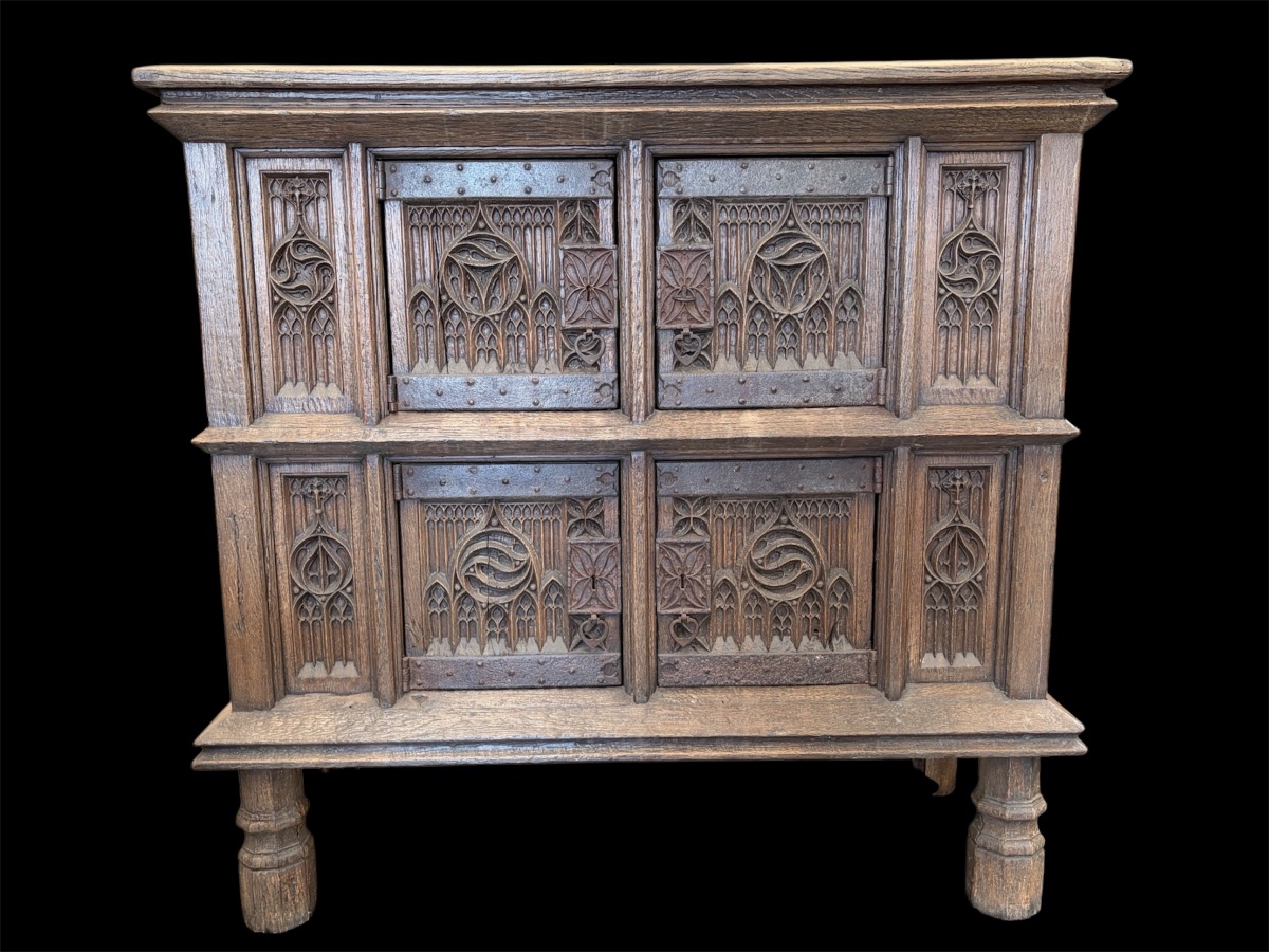 16th-century Gothic Oak Cabinet 