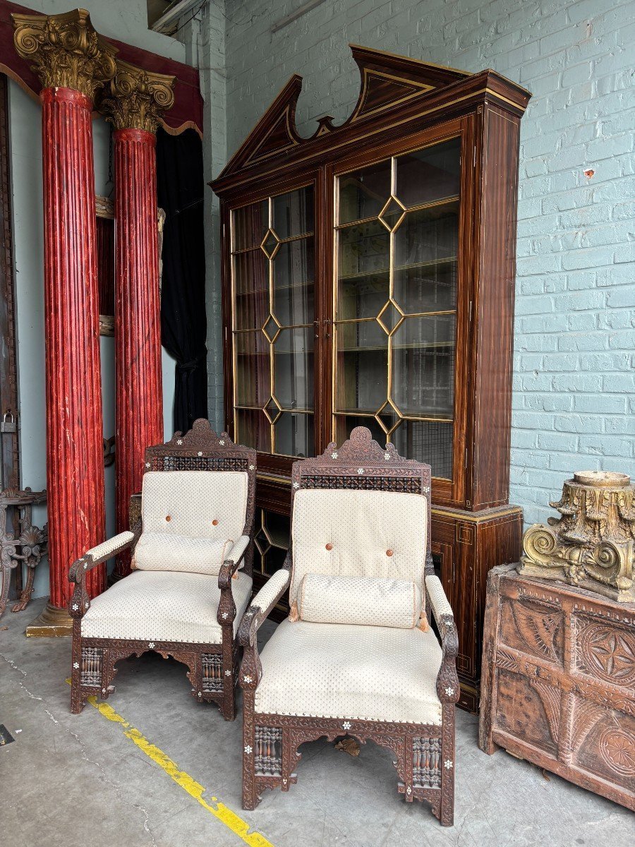 Paire De Fauteuils Sculpté Avec Incrustations d'ébène Et De Nacre. Syrie, 19ème.-photo-5