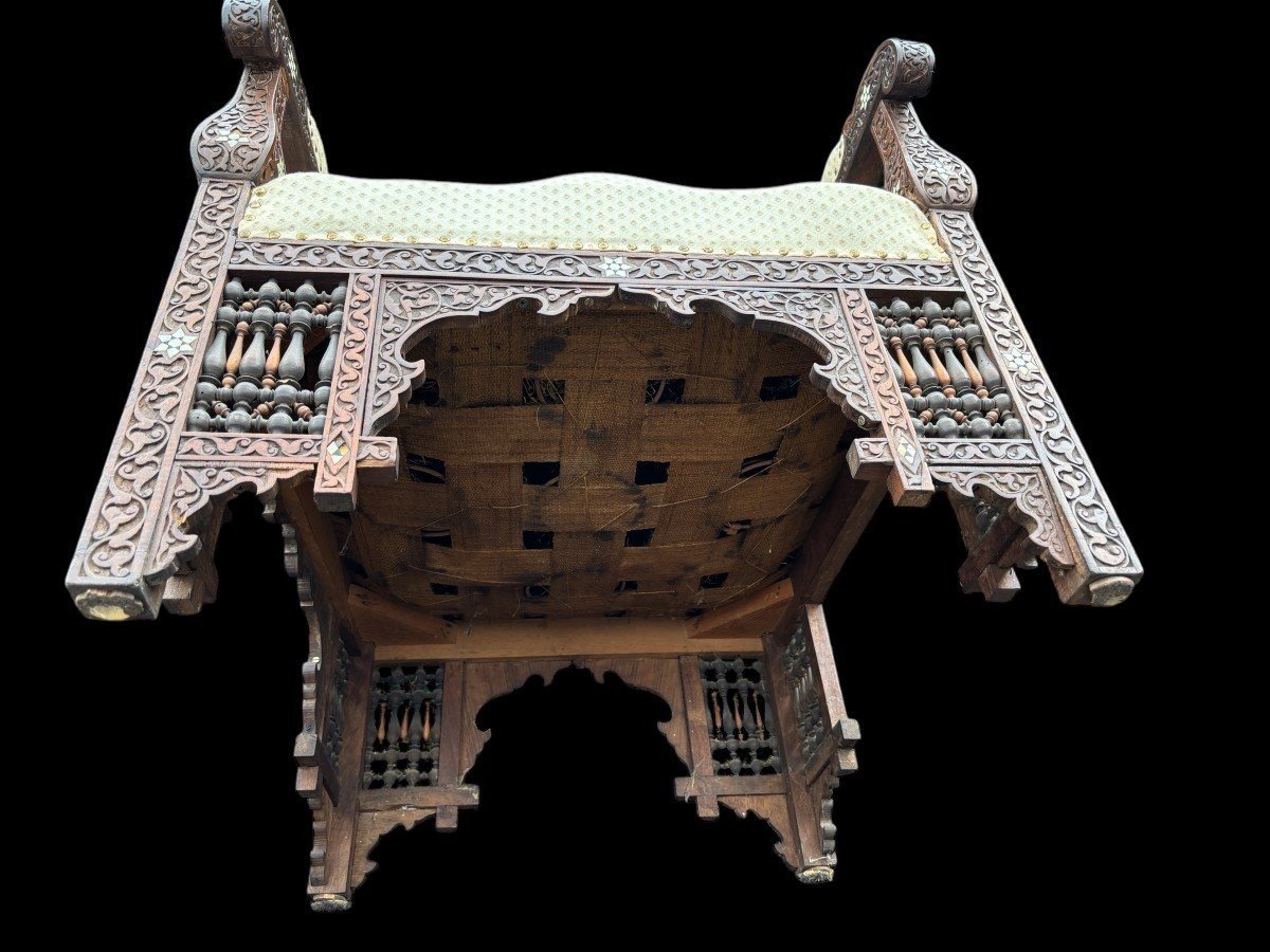 Paire De Fauteuils Sculpté Avec Incrustations d'ébène Et De Nacre. Syrie, 19ème.-photo-6