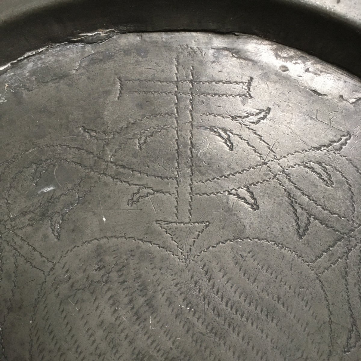 A Set Of Three  Tin Dishes With Relief Designs, 18th/19th Century -photo-2