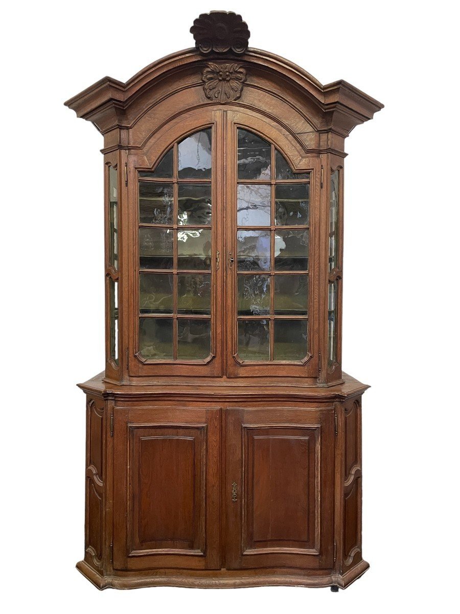 Vitrine à 4 Portes Incurvées En Chêne 18ème.