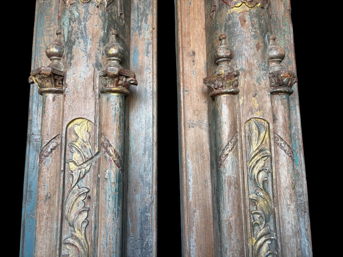 A Pair Of Large Decorative Wooden Columns With 19th-century Capitals.-photo-4