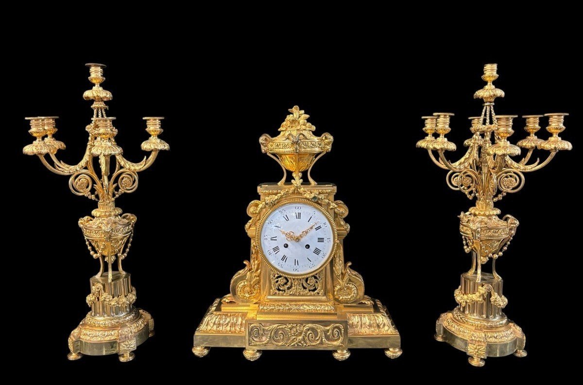 Grande Garniture De Cheminée En Bronze Doré De Style Louis XVI, 19ème.