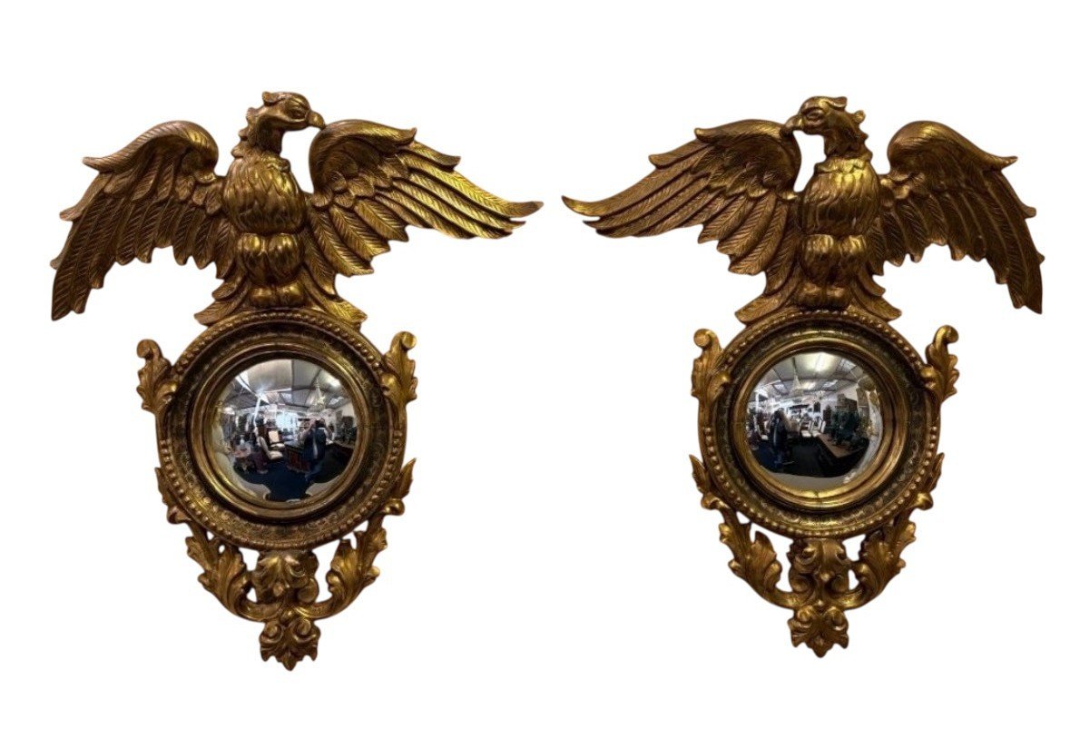 Paire de miroirs décoratifs « Aigles » en bois doré, fin du XIXe siècle.