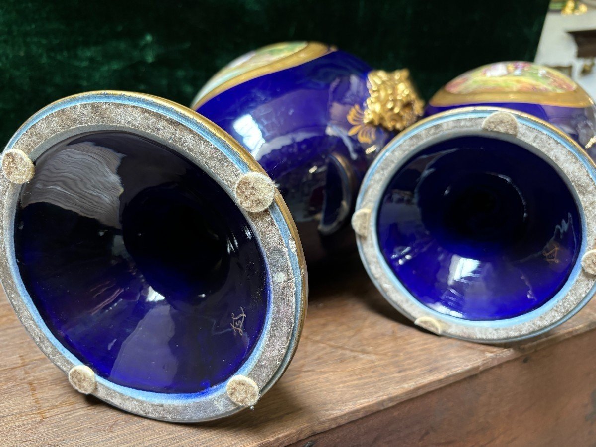 Paire De Beaux Vases De Style Empire En Porcelaine De Sèvres, 20ème.-photo-7